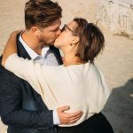 女性が考える「キスと同時にして欲しい行動