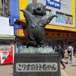 大宮駅東口にあるこりすのトトちゃん銅像